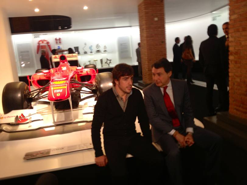 Fernando Alonso (a sin) alla presentazione della mostra